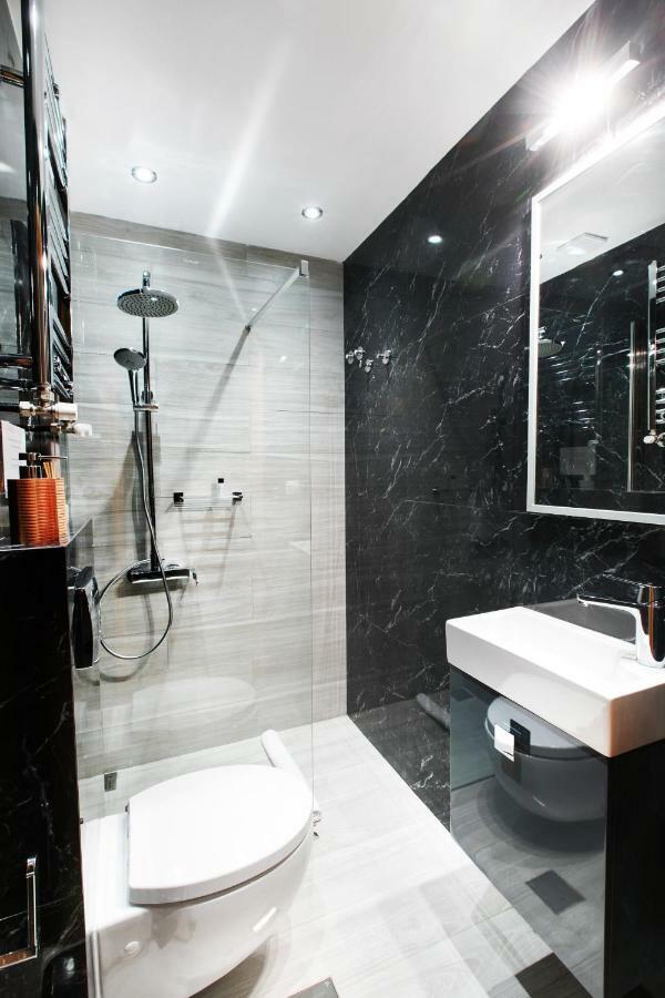 Grey Rhino 1Min From The White Tower Apartment Tesalonika Bagian luar foto